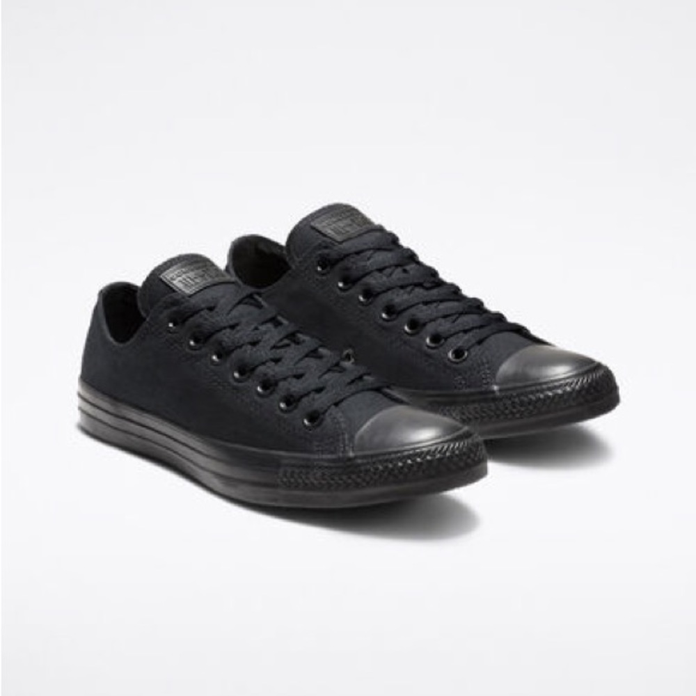 Converse Low Top Chucks